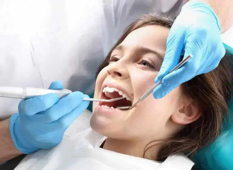 dziecko u dentysty